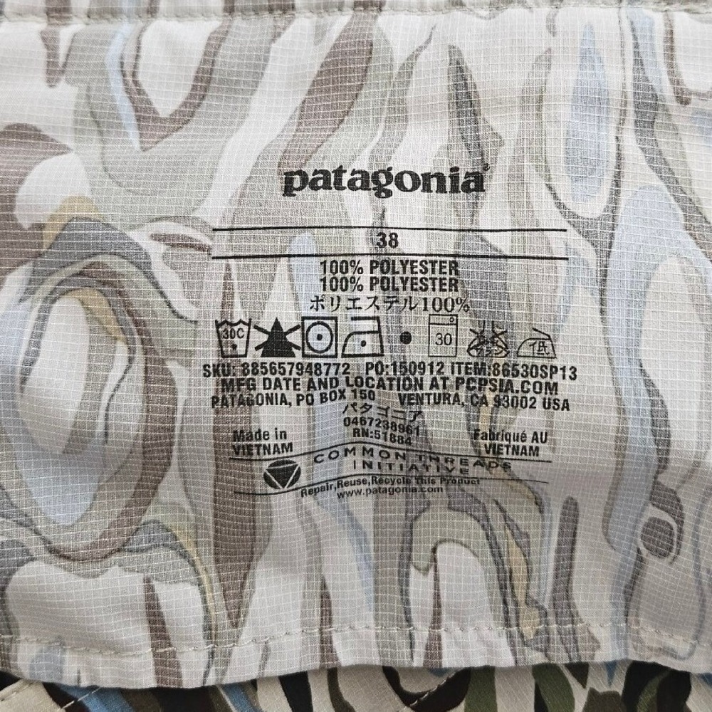 Patagonia Men's 38 Blue Green Wavefarer Boardshorts Fitz Roy Trunks Camo Shorts - Picture 4 of 7